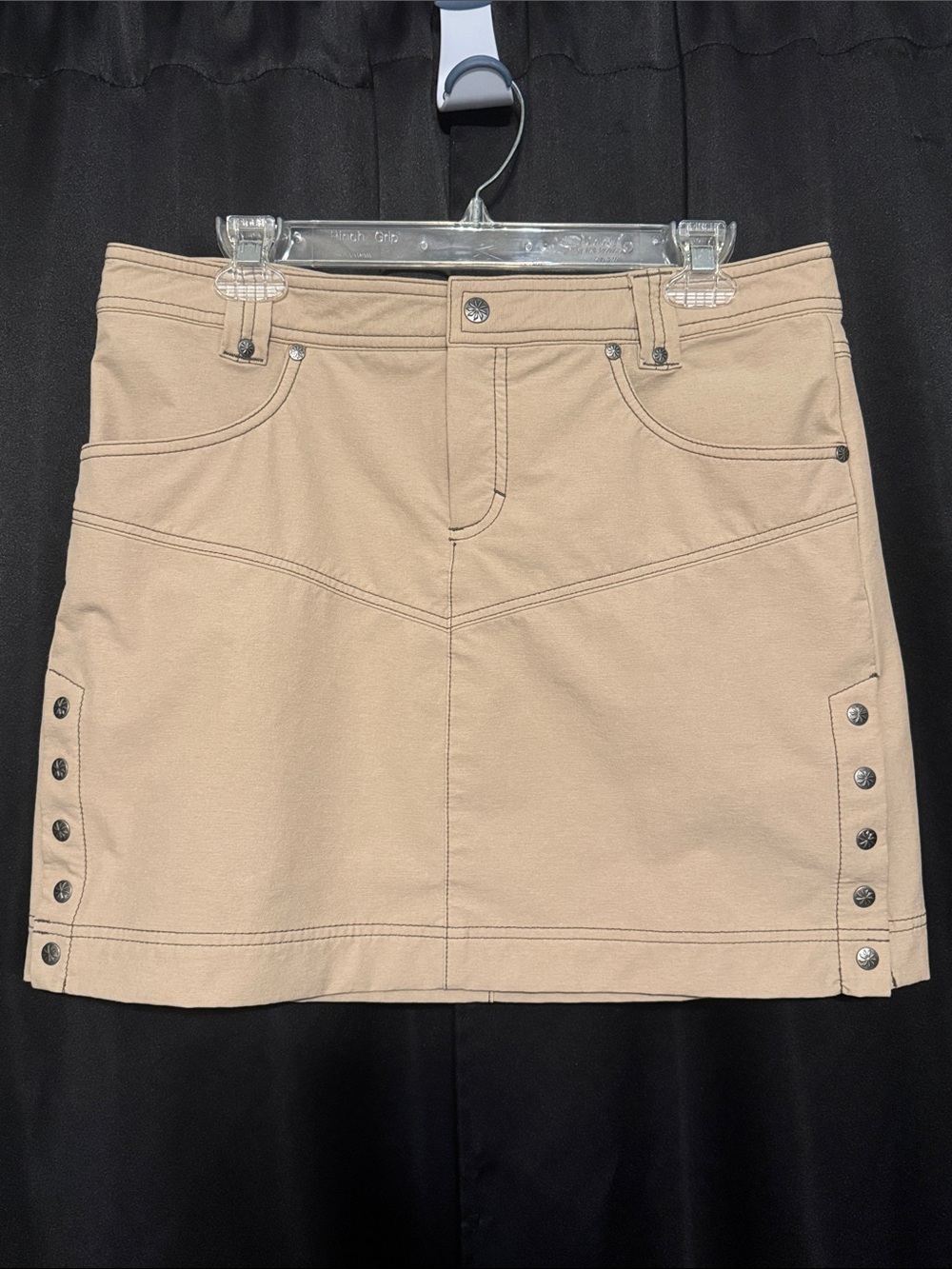 Athleta Take A Hike Tan Skirt Side Snap Size 10 Stretchy NWOT Athletic Hiking